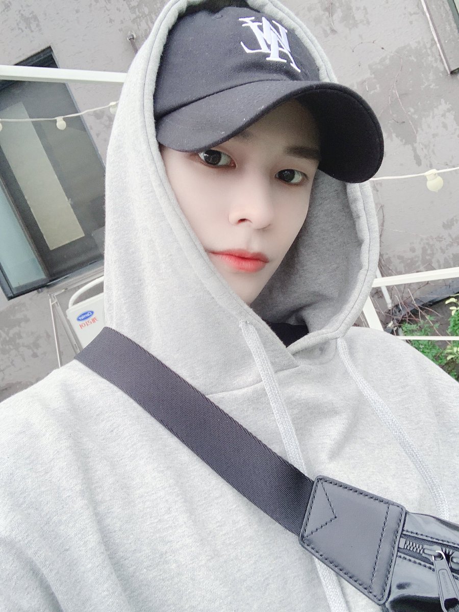 CRAVITY_twt's tweet photo. 러비티랑 함께하는 100일동안 
정말 너무너무 행복했어요🥰
앞으로도 우리 좋은 추억 많이 많이 만들고
100000000000000000년동안 함께해요
사랑해 러비티❤️
#크래비티 #세림 #러비티 #100일 https://t.co/TzRmIwp0kj