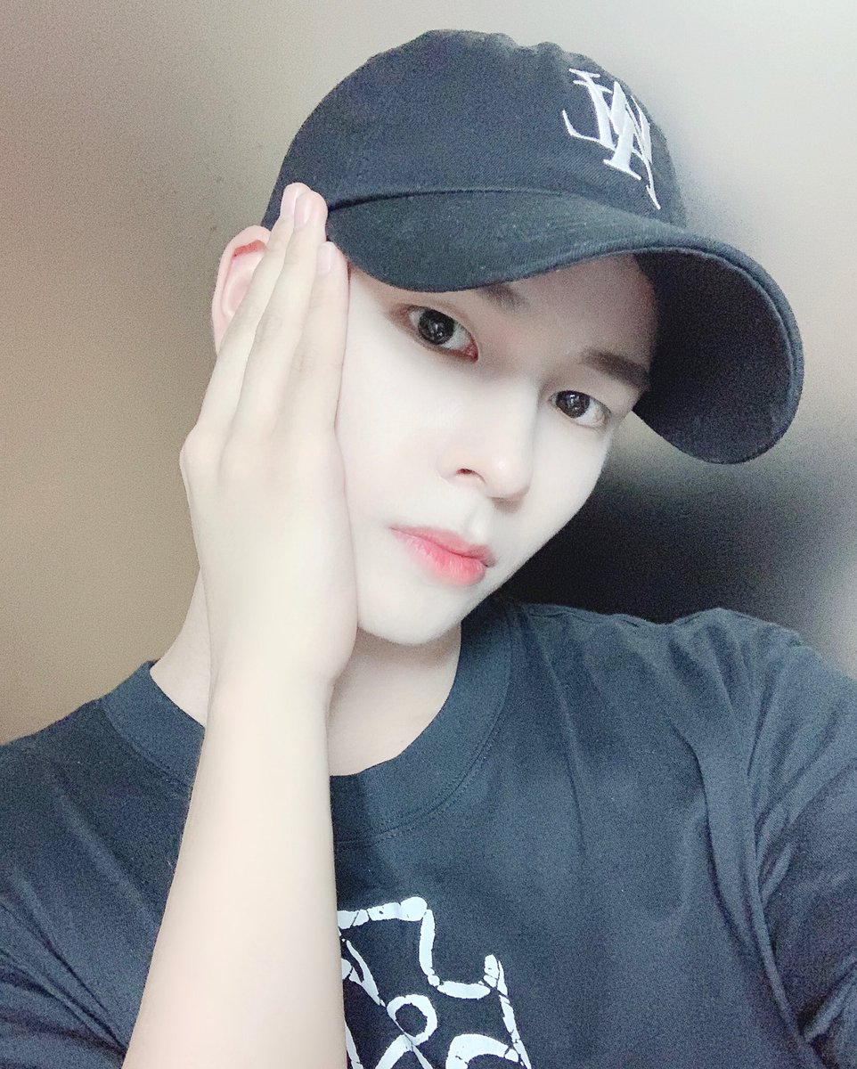 CRAVITY_twt's tweet photo. 러비티랑 함께하는 100일동안 
정말 너무너무 행복했어요🥰
앞으로도 우리 좋은 추억 많이 많이 만들고
100000000000000000년동안 함께해요
사랑해 러비티❤️
#크래비티 #세림 #러비티 #100일 https://t.co/TzRmIwp0kj