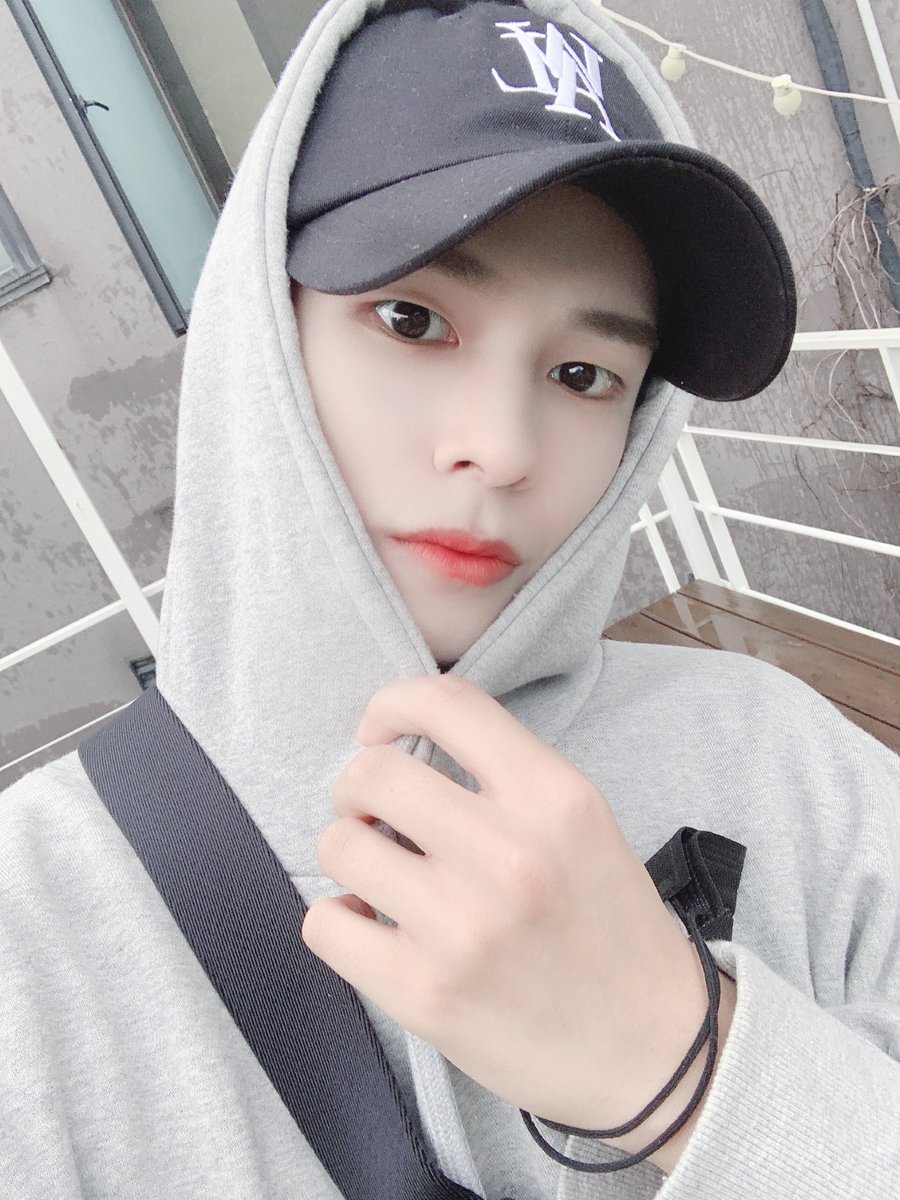 CRAVITY_twt's tweet photo. 러비티랑 함께하는 100일동안 
정말 너무너무 행복했어요🥰
앞으로도 우리 좋은 추억 많이 많이 만들고
100000000000000000년동안 함께해요
사랑해 러비티❤️
#크래비티 #세림 #러비티 #100일 https://t.co/TzRmIwp0kj