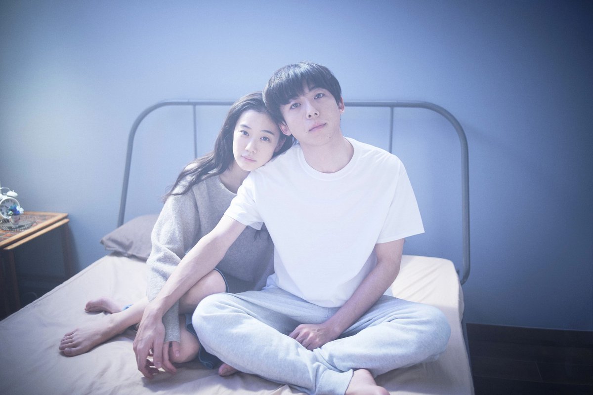 NetflixJP's tweet photo. #高橋一生　✖️　#蒼井優

僕の絶対に知られたくない秘密。
それは、ラブドール職人だということ。

一目惚れした園子と結婚しながら、職業を隠し続ける哲雄。
ところが、セックスレスになった時、園子から思いもよらぬ秘密を打ち明けられ…

『#ロマンスドール』配信スタート！#ネトフリ https://t.co/DELSLtNfxi