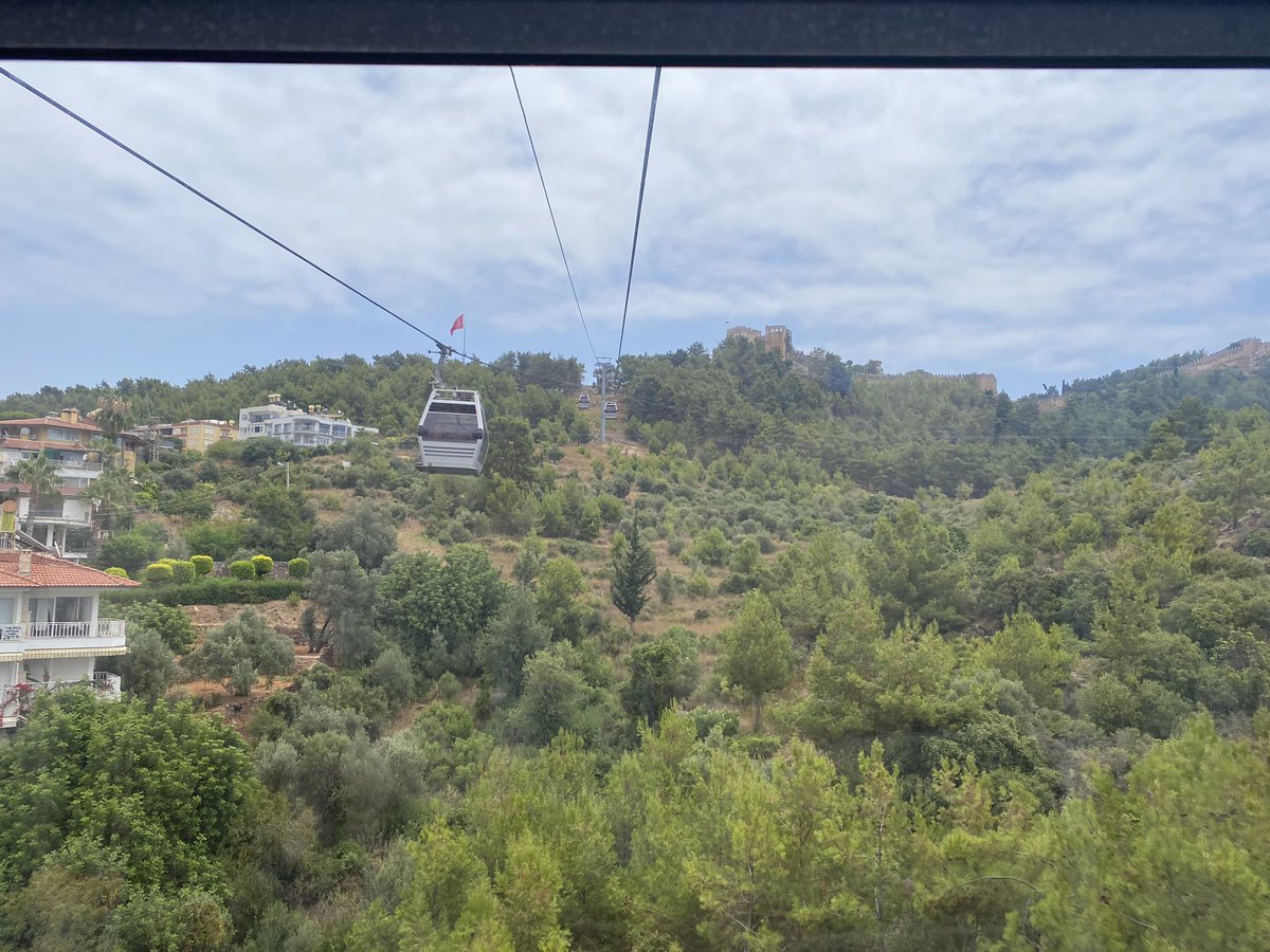 Aaand it’s back! The téléférique chronicles of Turkey resumed this month, this edition from Antalya’s Alanya (I alas couldn’t find many Russian tourists because of  #coronavirus though there were a few). The téléférique goes to Alanya castle which dates back to the 13th century.