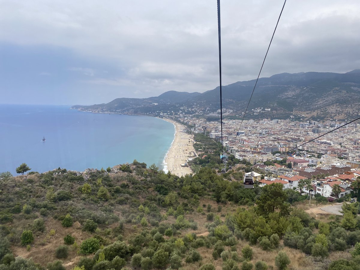 Aaand it’s back! The téléférique chronicles of Turkey resumed this month, this edition from Antalya’s Alanya (I alas couldn’t find many Russian tourists because of  #coronavirus though there were a few). The téléférique goes to Alanya castle which dates back to the 13th century.