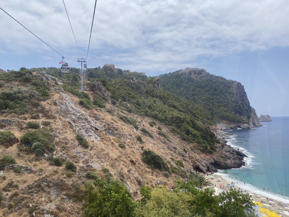 Aaand it’s back! The téléférique chronicles of Turkey resumed this month, this edition from Antalya’s Alanya (I alas couldn’t find many Russian tourists because of  #coronavirus though there were a few). The téléférique goes to Alanya castle which dates back to the 13th century.