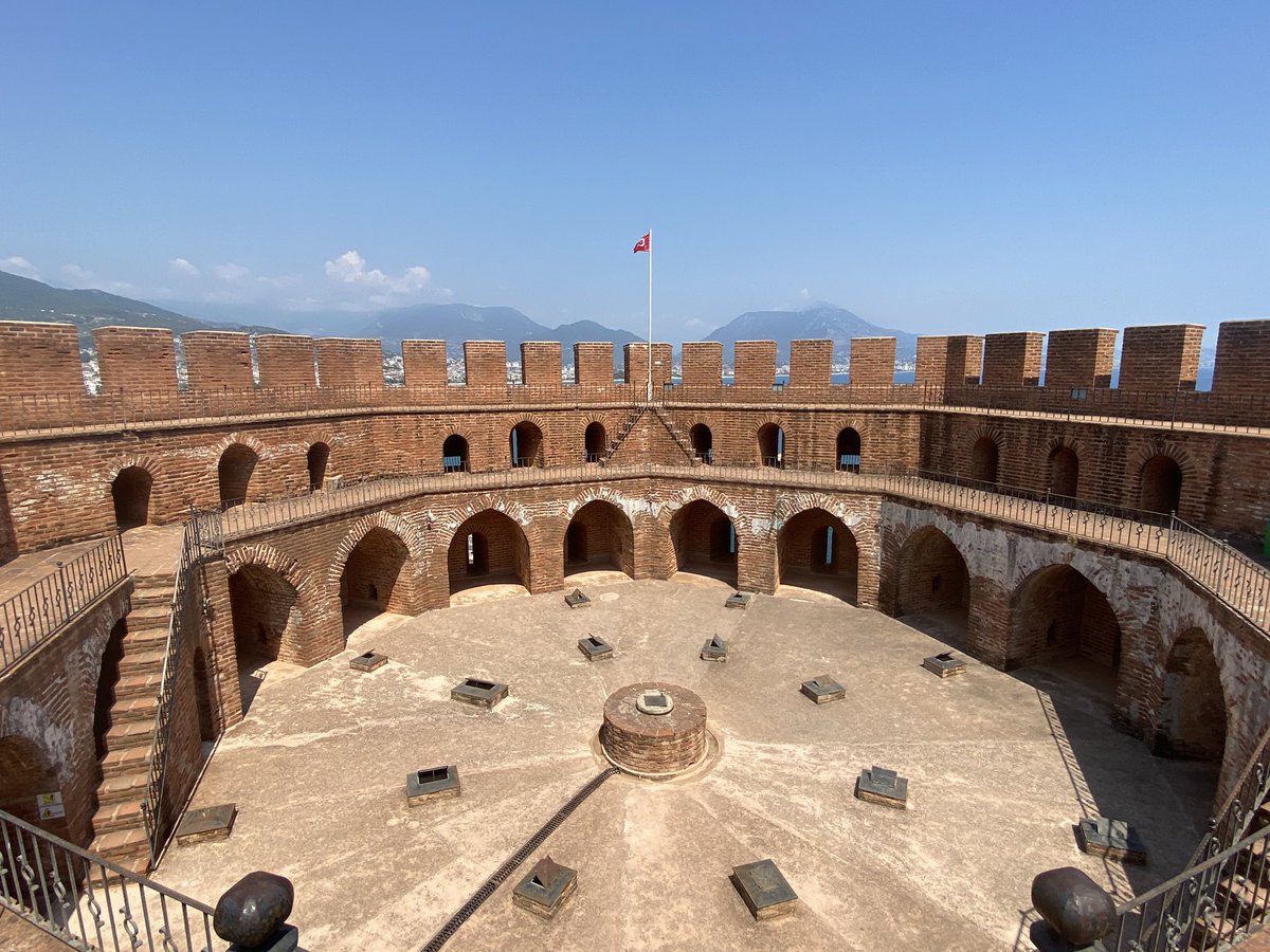 On my last day in Alanya (I was only there for the weekend), I went to go see the red tower (Kızılkule) which also dates back to the 13th century & the shipyard nearby. The tower will be recognisable to us who remember the 250,000 lira notes!