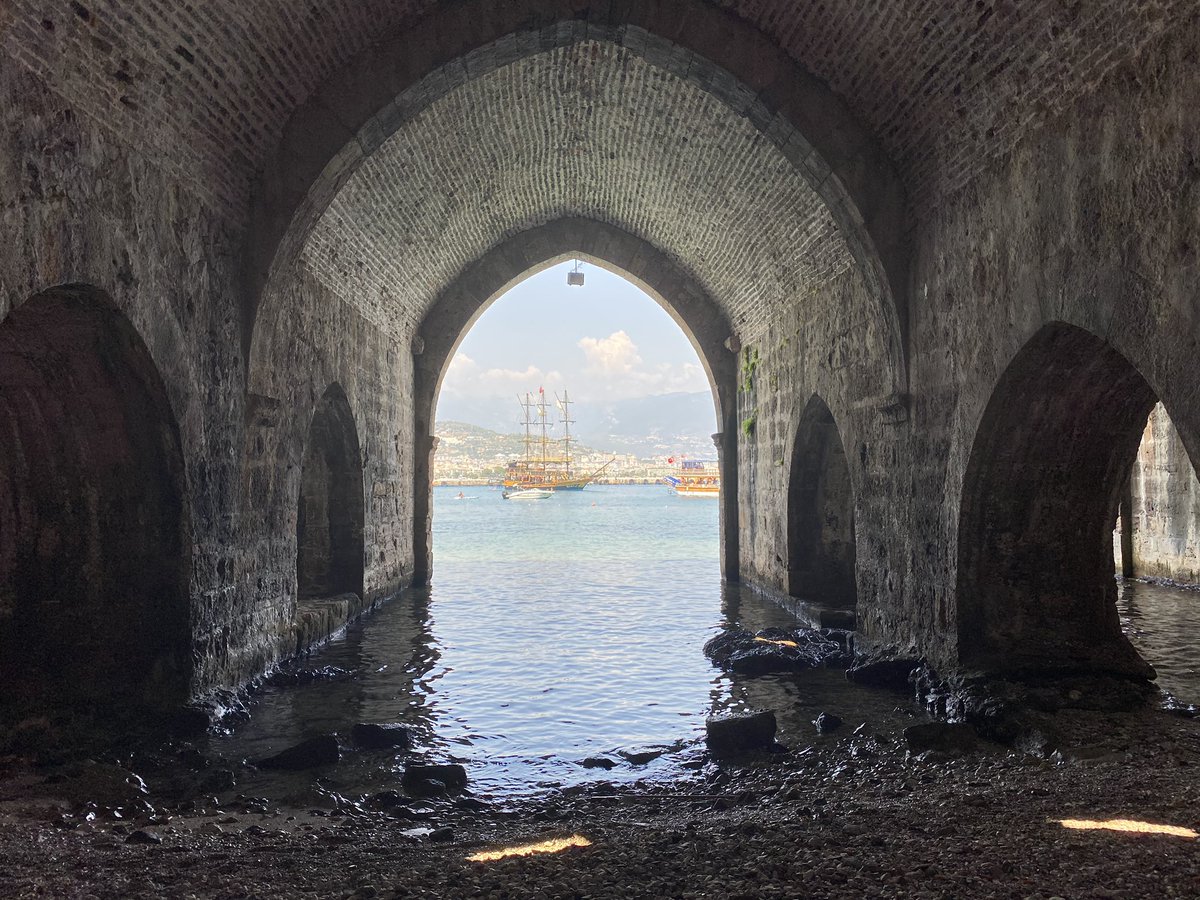 On my last day in Alanya (I was only there for the weekend), I went to go see the red tower (Kızılkule) which also dates back to the 13th century & the shipyard nearby. The tower will be recognisable to us who remember the 250,000 lira notes!