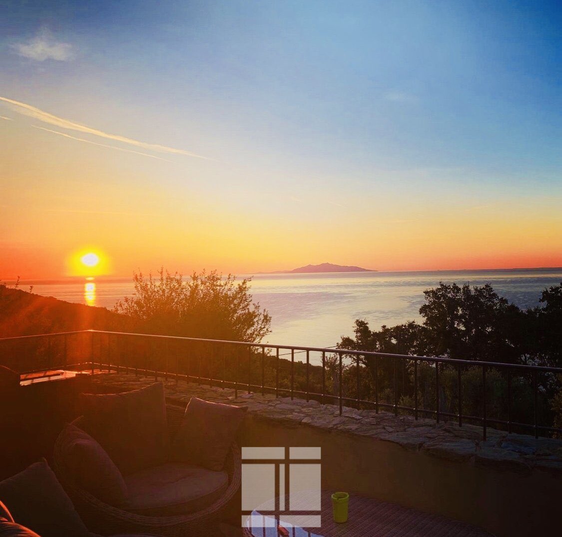 immodecorse's tweet photo. SUPERBE DUPLEX NEUF ❗️❗️❗️Sur la commune de Brando 🌞 -Parking privatif, 15min du centre ville et surtout vue imparable sur les îles 🌴 Contact: 04.95.32.86.55 #corse #brando #sun #immodecorse #lekallisté https://t.co/ysjabiE2QW