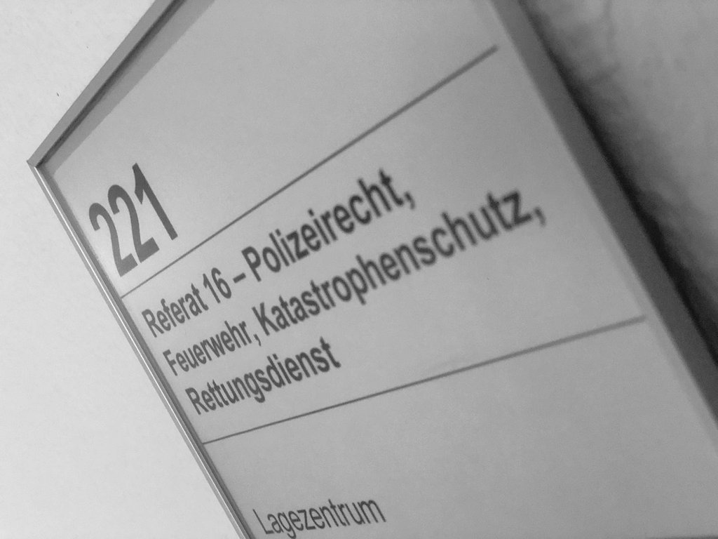 BRef2019's tweet photo. Fast Halbzeit im Verwaltungsabschnitt! Aktuell sind sie #BRef2019 und die #AB2020 in verschiedenen Aufsichtsbehörden in der gesamten Republik eingesetzt und erhalten einen Einblick in die Verwaltungsarbeit! Mehr bald bei der #igbref! #BRef #Feuerwehr #esgehtvoran https://t.co/eLHelUeGyI
