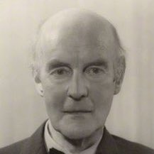 As Maufe wrote: ‘It is very fitting that those who rest in nameless graves should be remembered in this place’