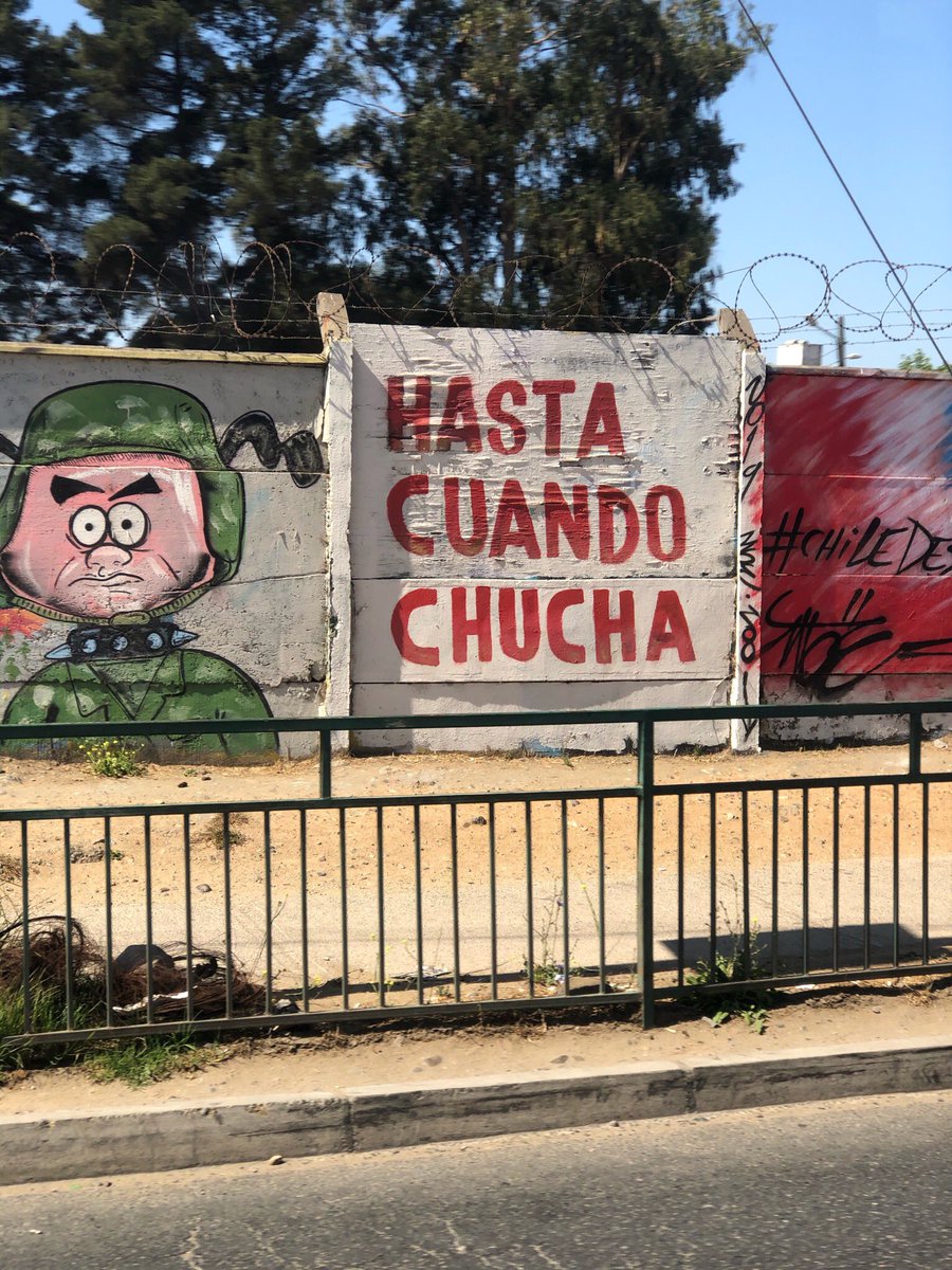 hrvsq's tweet photo. vivir en chile resumido en una foto https://t.co/6hu0e1KILT