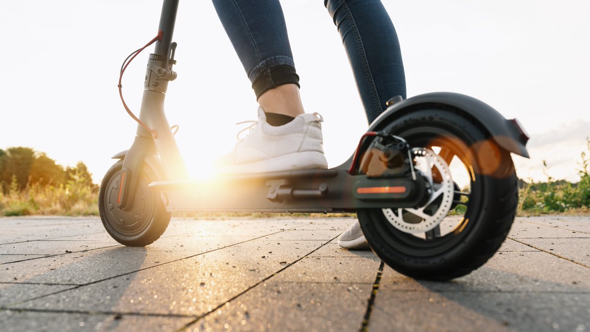 dorsetpolice's tweet photo. Did you know: It's illegal to use electric scooters on pavements, cycle lanes, beach promenades or any publicly accessible land? You can only ride them on private property.

You could face a fine and penalty points and the scooter could be impounded if being used on public land. https://t.co/VBscLOlr3g