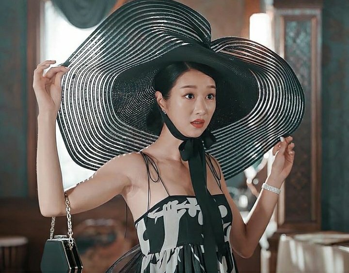 yourkdramabuddy's tweet photo. she's so extra i love her https://t.co/8Lfry7gZHA