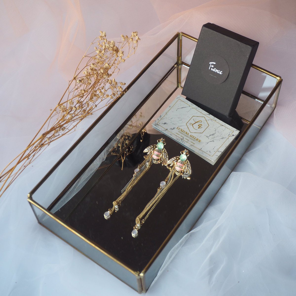 luxeova's tweet photo. @luxeova x Fierce Jewellery
#tray #glass #etsy #etsyseller #etsyfind #etsygifts #beeearings #handmade #jewelrydesign #stainedglass #earringslover #insectjewelry #ハンドメイド #giftforher https://t.co/THuy4KgicN
