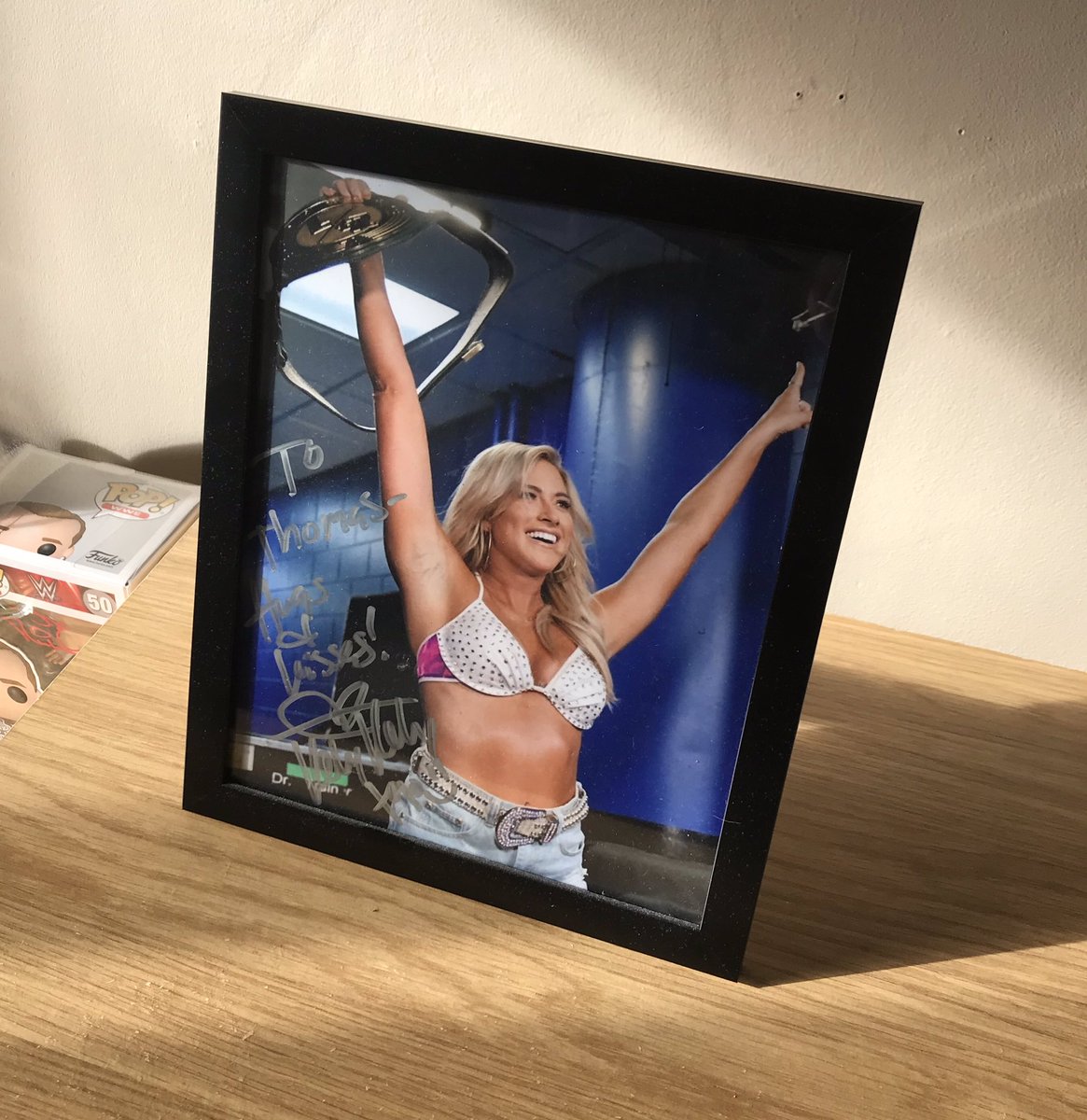 ThomasLC94's tweet photo. A year ago today. @TheBarbieBlank became the first Woman to win the 24/7 Championship at #RawReunion.
Four days later I got this signed when Kelly Kelly attended @Showmasters London Film and Comic Con.
At that point, this 8x10 was the first she signed since winning the title. https://t.co/G8SNRHpVST