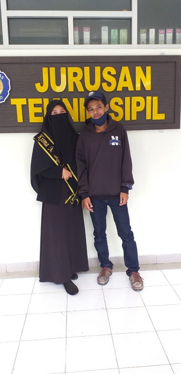 NASHRUNSIPIL's tweet photo. Halaman kini menuai jawaban
resah dan risih sudah terbendungi
awan pun kini bukan lagi mendung
cerah sedikit menyeringai menyambut hangat,
tetapi mjdi akar tetaplah akar, jgan menjadi buah.
SELAMAT!!!
KISMA MONIKA, ST https://t.co/NJhlps932e