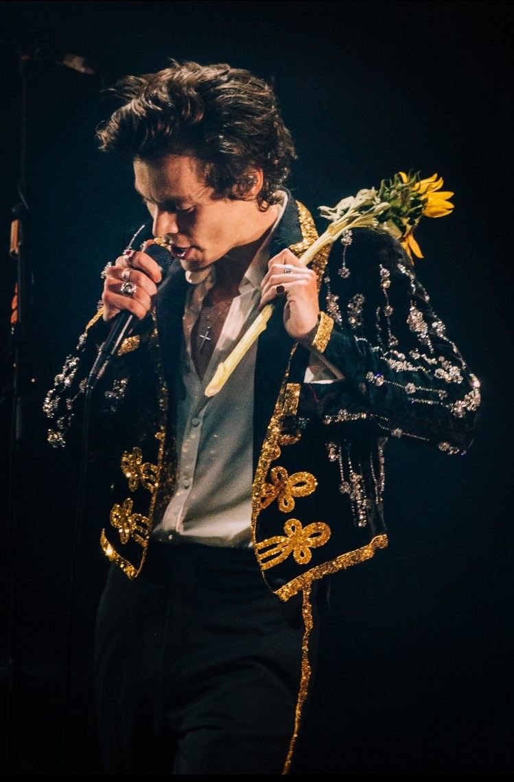 hstylespics's tweet photo. Harry Styles Love On Tour Ticket GA
 
One Winner 
To Enter: 
- Retweet &amp; Like 
- Follow me &amp; @GiveawaySquadd 
-International! 
-Drop Your Tour Dates
-Tag Two Friends 
-Remember To TPWK
Ends In 5 Days ! Good Luck💖 https://t.co/hmhO5MJhKg
