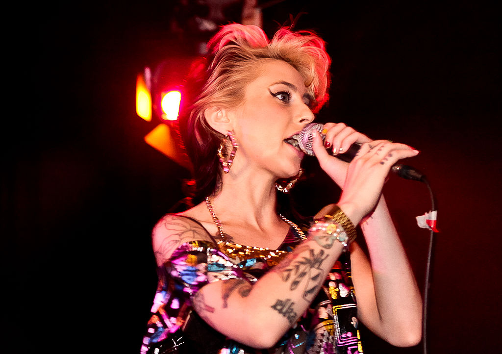 Complex's tweet photo. Kreayshawn tells fans to not stream 'Gucci Gucci.'

"I get $0 and I'm in debt to Sony for 800K." https://t.co/SiobFmt1B8 https://t.co/m7t6TLPEFy