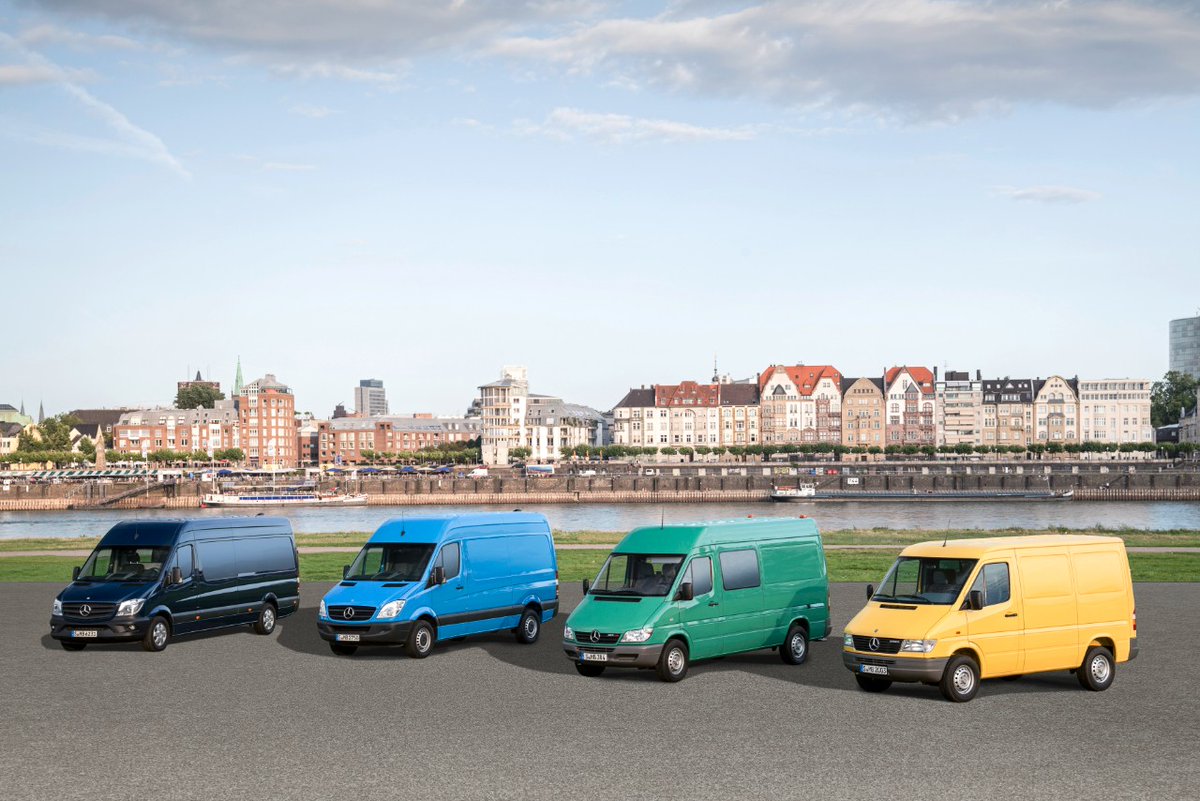 RevistaAT2000's tweet photo. #Entérate
@MBVanesMx y #Sprinter, 25 años como pioneros del segmento: https://t.co/5D7TrVMJzp
#Autotransporte #RevistaAutotransporte #NoticiasAutotransporte #MercedesBenzVanes #MercedesBenz #Vanes #NuevaSprinter https://t.co/Mko046u6cD