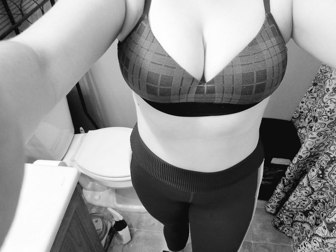 TEN MORE SUBSCRIBERS get access to my OnlyFans for a DISCOUNTED PRICE!  https://t.co/xmFgxFcrRO https://t