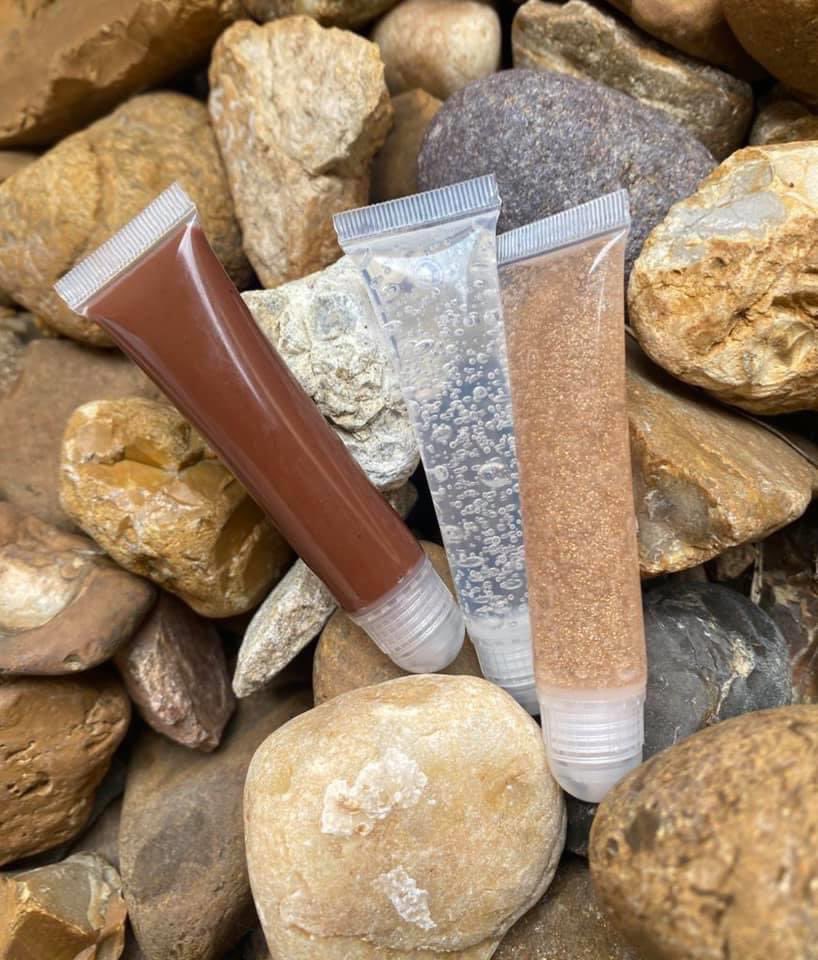 dejaasimonee_'s tweet image. Young, black, and a business owner. Head over to my business Instagram and check us out. ( @prettyandghettominks ) We have 20mm/25mm lashes, lip gloss, CBD lip gloss, lash tools, and etc. ✨