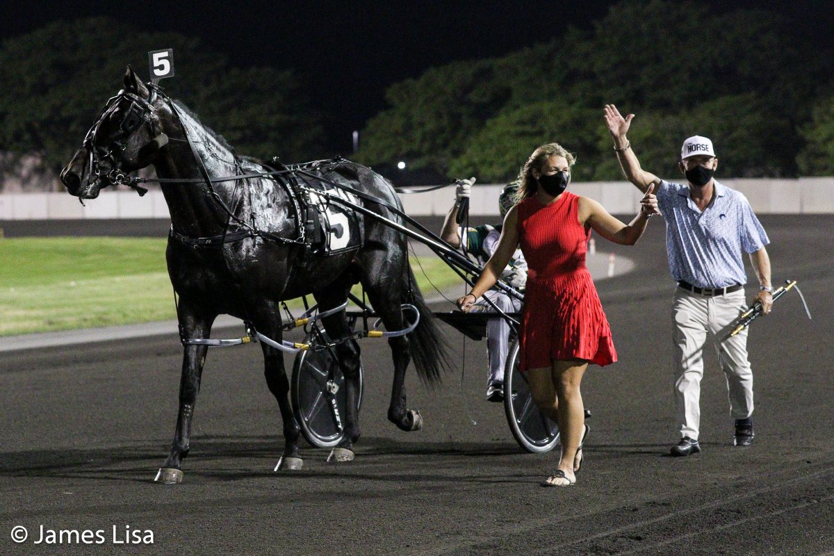 TheMeadowlands's tweet photo. Takter and Gingras are savoring Meadowlands Pace triumph. #playbigm #paceyourself20
https://t.co/6JICpkHMoy https://t.co/1iVXgRUaX7