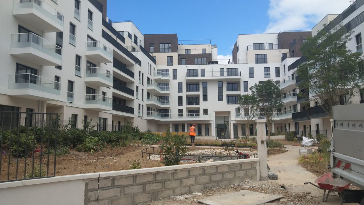KanopiaA's tweet photo. CHANTIER KANOPIA
A Rueil, l'engazonnage est en cours et les visites clients (OPL) sont terminées.
#kanopia #architecte #architecture #teamarchi #Paris #IDF #IleDeFrance #urbanisme #logement https://t.co/OCWDKSeYbz https://t.co/213duJkAqu