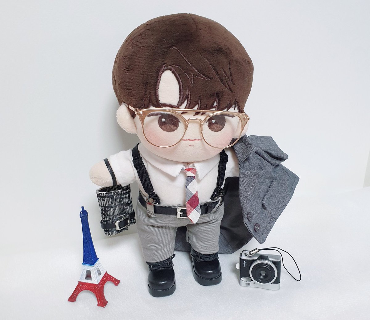 six_HMH89's tweet photo. #카카오황 #민현 #황민현 #황민현인형
#킹스맨

매너가 사람을 만든다 😎
Manners maketh man👍

👜가방 @thisis_salon 
👖벨트, 하의 @iDOLL_Closet https://t.co/w7xIcHHINS