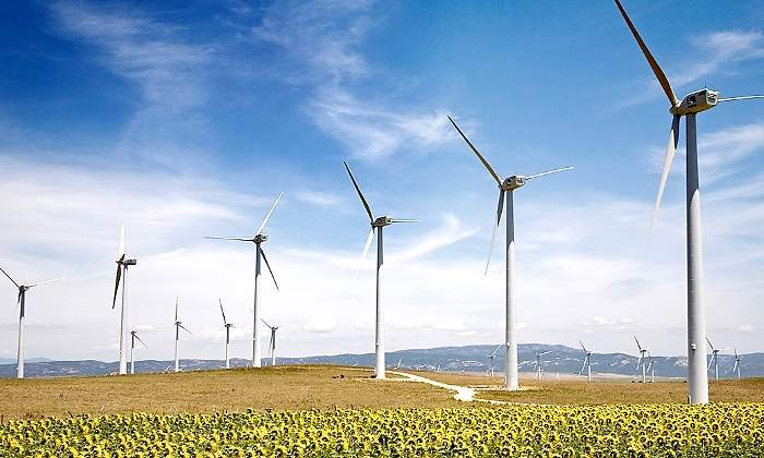 elEconomistaes's tweet photo. 💡🌱Las renovables adelantan a los combustibles fósiles por vez primera 

➡️La producción de electricidad con energías 'verdes' llega al 40% del total

➡️Desbancan a los fósiles, que siguen bajando, hasta un 34% de la producción
https://t.co/9UFKh4hME7 https://t.co/tqakWyuM8n