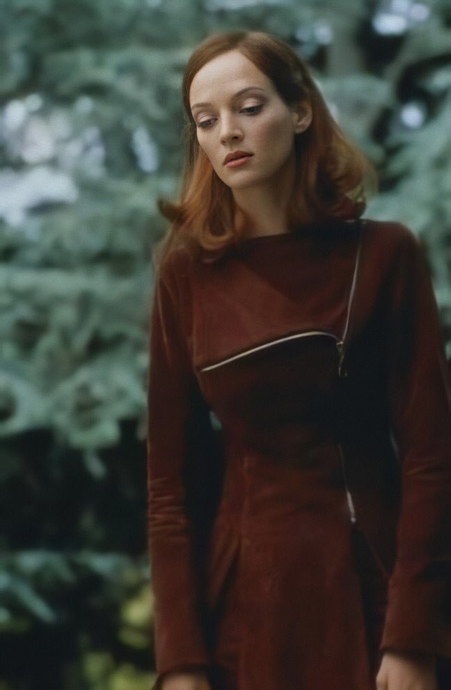 An explanation of how Mrs Peel finds Steed in the melted snow after being shot by Bad Emma.