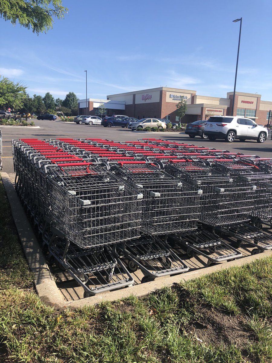 RichSmith_HEI's tweet photo. Out with the old and in with the new at the state of the art remodeled @HyVee on 135th in @opcares. The store looks fantastic and kudos to @BRRarchitecture and the design and construction team including @hendersonengs https://t.co/fyvdkOVLNj