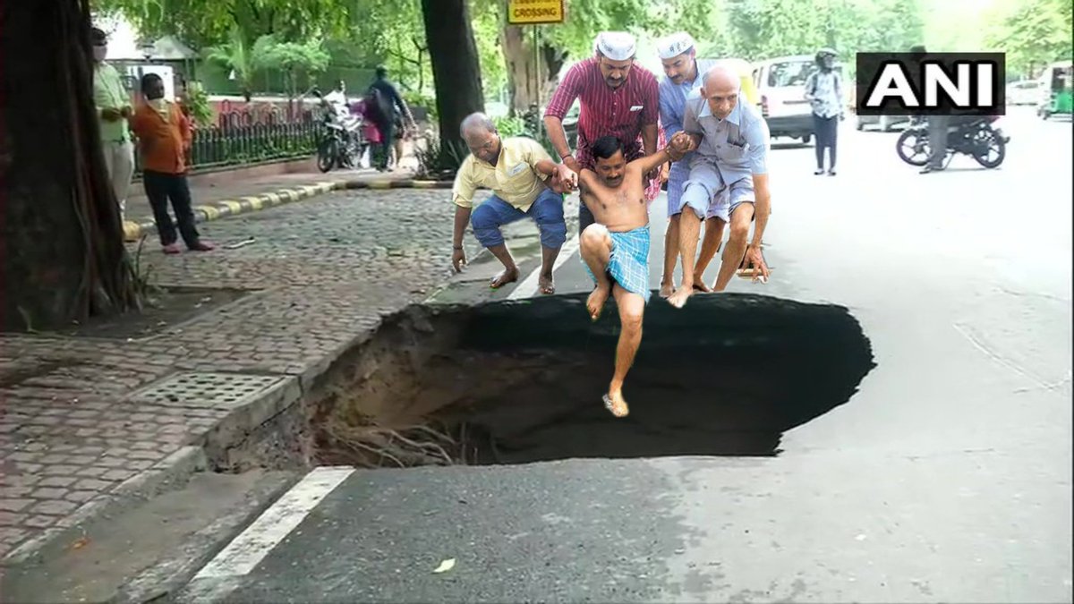 BilluPsycho's tweet photo. Delhi ke "#AshokaRoad" me baarish ki wajah se hue gaddhe ki wajah #Modi_jee toh nhi!! 😜
Saboot ki talaash me Delhi ke masihaa~ae~Aala #khujliwal ji👇 https://t.co/HKqTDrWomw