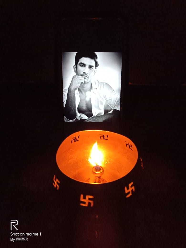 Jai_jaanki's tweet photo. Satyamev jayate🙏
Ummid ki ek Diya ki tumhe justice mile pyaare Sushant 🕯️🕯️
#Candle4SSR 
@ishkarnBHANDARI https://t.co/y9d0A2Xext