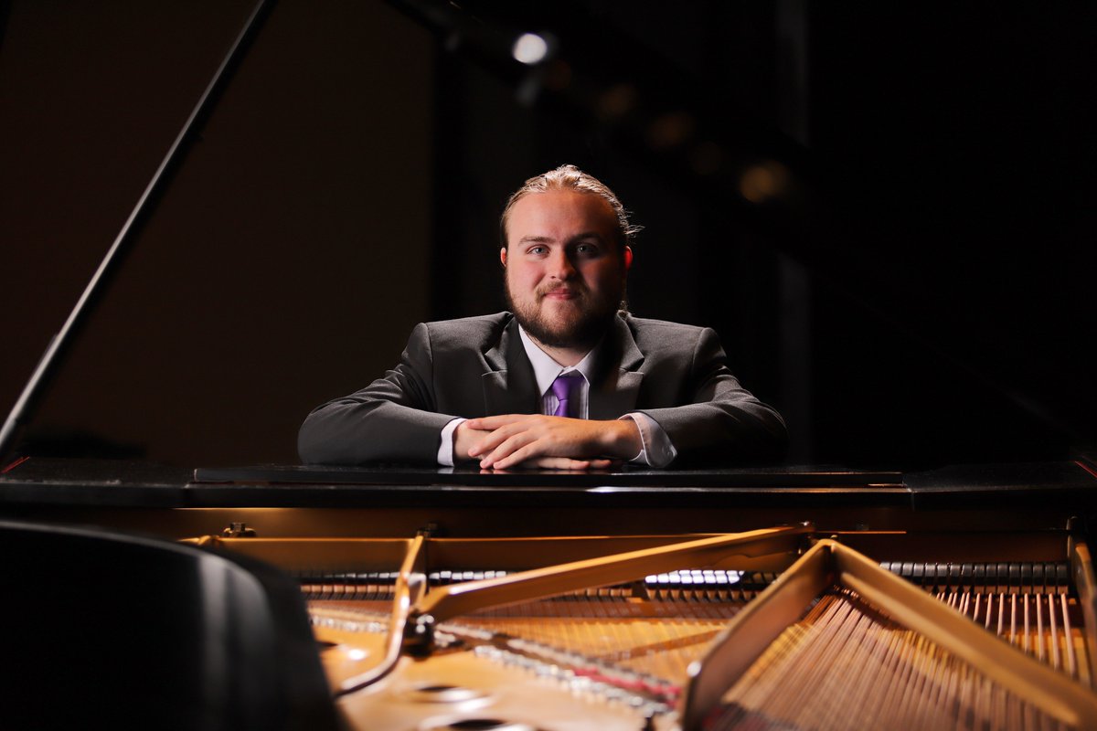 TarletonFineArt's tweet photo. Michael Holbach will be performing a virtual piano recital later this week for the International Piano Festival. More details will be posted, but come check it out! #Pianofestival #Piano #Tarleton

Photo credit: Kurt Mogonye - TSU https://t.co/5tTBODXM4I