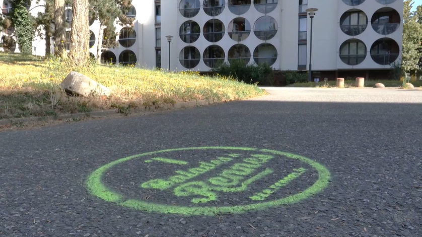 Rennes_presse's tweet image. [REPLAY] Cet été à #Rennes, balades à la carte : à pied, à vélo, en solo, guidées ou en audiodescription: 6 balades urbaines à découvrir sur l&apos;appli #BaladesàRennes. Infos &amp;amp; inscriptions &amp;gt; ete.rennes.fr/se-balader/ #EtéàRennes #patrimoine #Rennes tvr.bzh/v/53deb35