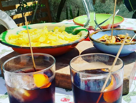 pamapamcat's tweet photo. 🍻Unes birres i unes braves? 🥗Un soparet a la fresca? Fem-ho als bars i restaurants de l’#EconomiaSolidària, #femESStiu!
Hem fet un recull amb propostes per a l'estiu, troba les més properes a tu a #pamApam https://t.co/7bvXi6YVJi
Obrim FIL de restauració d’#ESS
📷LaBarberia https://t.co/mUMgQPP6W1