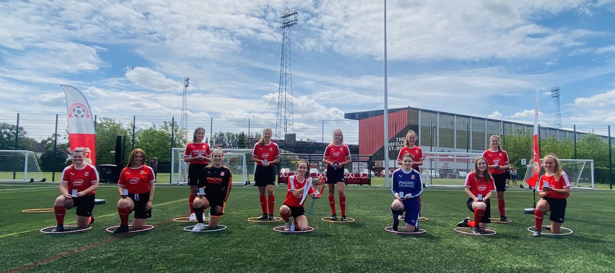 Polly_New_23's tweet photo. What a fantastic afternoon celebrating this group of girls, myself &amp; @AliceTelling couldn’t be prouder of them. They’ve really set the standard for next year however, we wish those 2nd year players all the best on there next adventure 🔴⚪️⚽️🏆👏🏼 @STFCfoundation #champions2019-20 https://t.co/snGtE1qnij