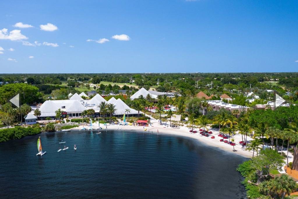 MWVacations1955's tweet photo. Still looking for somewhere to vacation at with your family? Club Med Sandpiper Bay is just a drive away. Located in Florida, this all inclusive resort is a perfect little getaway for your family.

#travelmagically #magicalwonderscometrue https://t.co/CewwtSEYP4