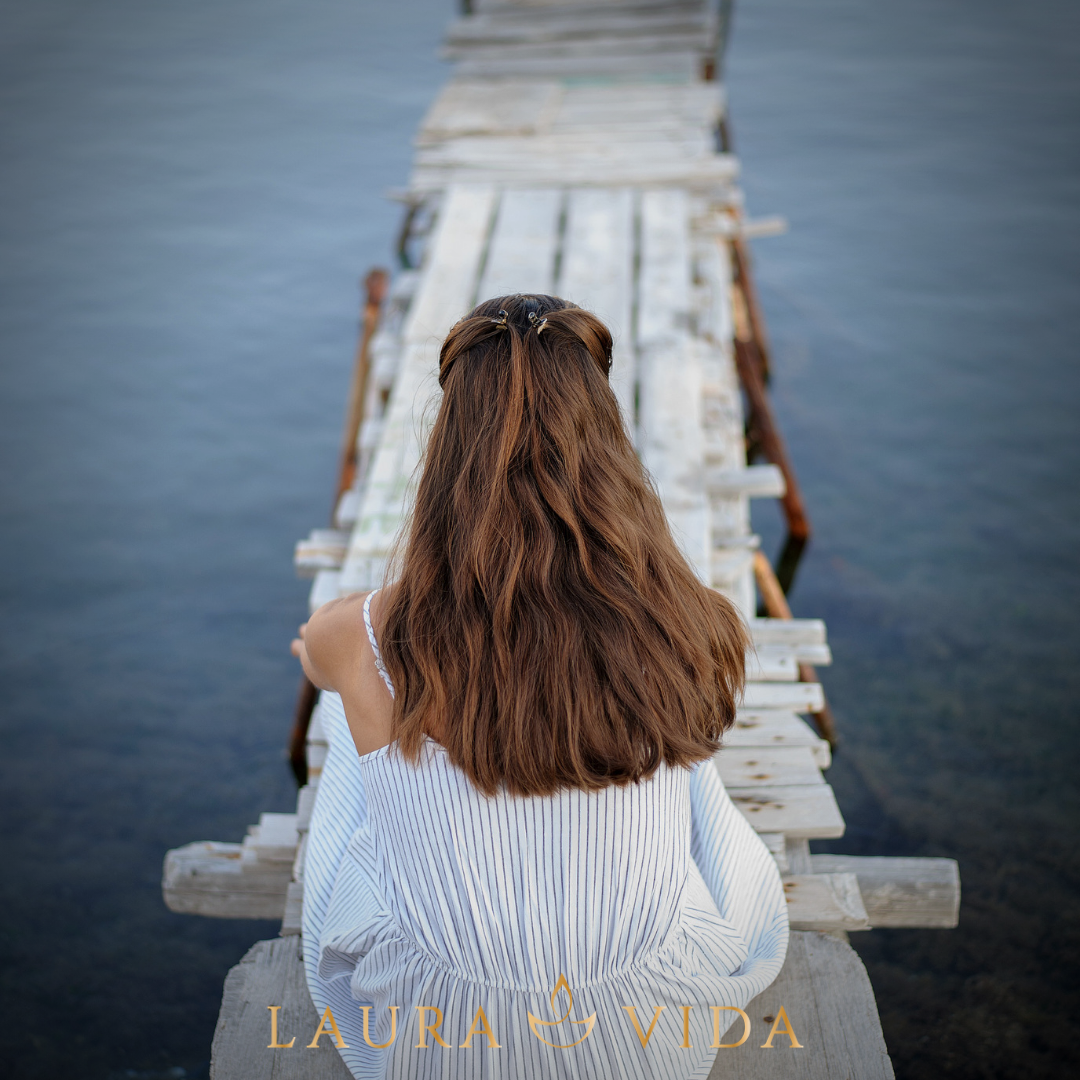 LauraVida333's tweet photo. WHAT YOU BURY, YOU CARRY. It takes more energy to hold on than it does to address it head on &amp; release. Sometimes we need help finding a way in. I practice Spiritual Psychology to help you release. Reach me at: Laura@lauravida.com to see if I can help you clear a path forward. https://t.co/x1JWbRNhvo