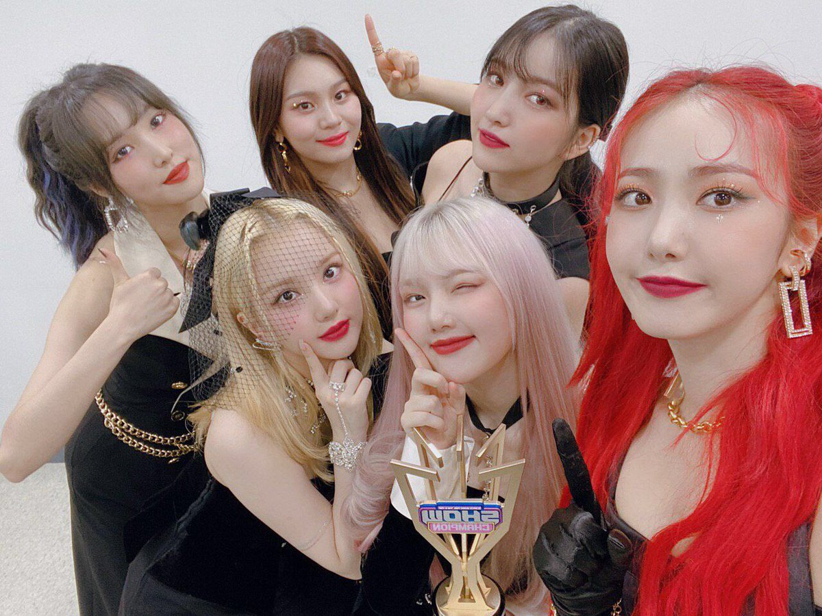 blairlnbloom's tweet photo. anyways congrats to my prettiest girls, I'm so proud of them and this comeback and how hard they've worked for it ❤️🍎 hopefully many more to come #Apple2ndWin #GFRIEND67thWin @GFRDofficial https://t.co/o704x0G6tW