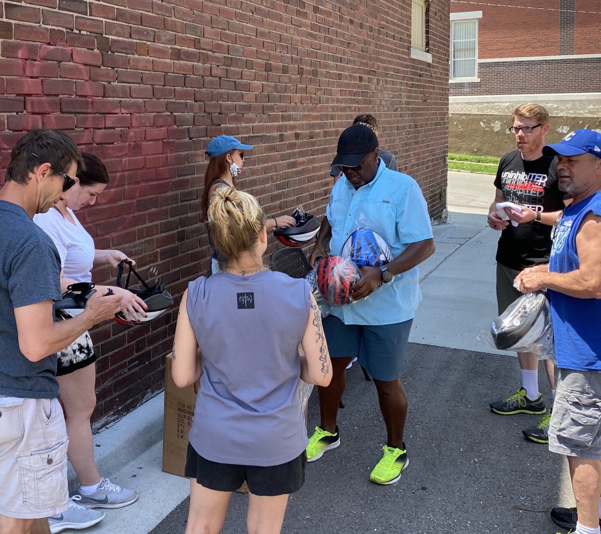 healinghousekc's tweet photo. Healing House partnered with @ridekc to bring a multi-week course that covers maintenance, safety, skills, and more. Participants who graduate the program receive a helmet, bike lock, water bottle, lights and a bicycle! #ridekcbike #kcbikes #earnabike #earnabikeprogram https://t.co/5Z8H6g7zL3