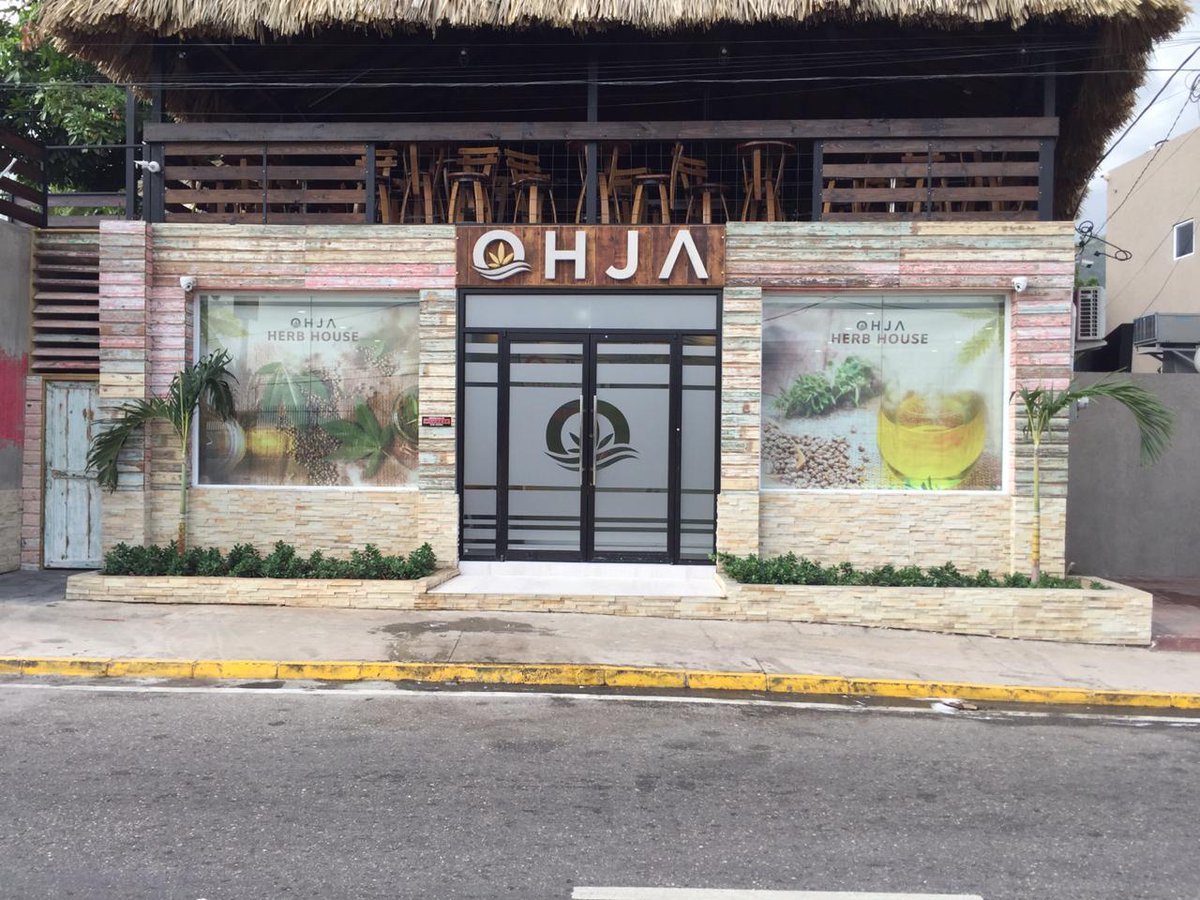 Check out these custom mesh window banners and frosting done for @ohjalife #imageoneja #meshbanners #frosting #branding #brandsupport #corporatebranding #herbhousebranding #herbhouse #signage #interiorbranding #exteriorbranding #makeastatement #marketing