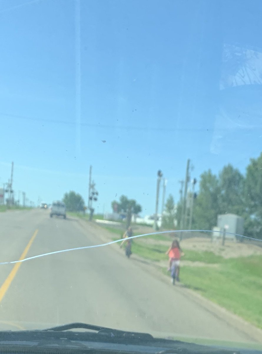LauraLukye's tweet photo. @Big_G_09 @chelcyclist @cityofsaskatoon Oh I totally get what you are saying. But It would be nice to have areas where it’s safe to bike, if you want to bike to a popular destination instead of putting your life at risk.  I know we will never get to where cities in Europe unrealistic are but come on we can do better. https://t.co/yvAiz5XNut