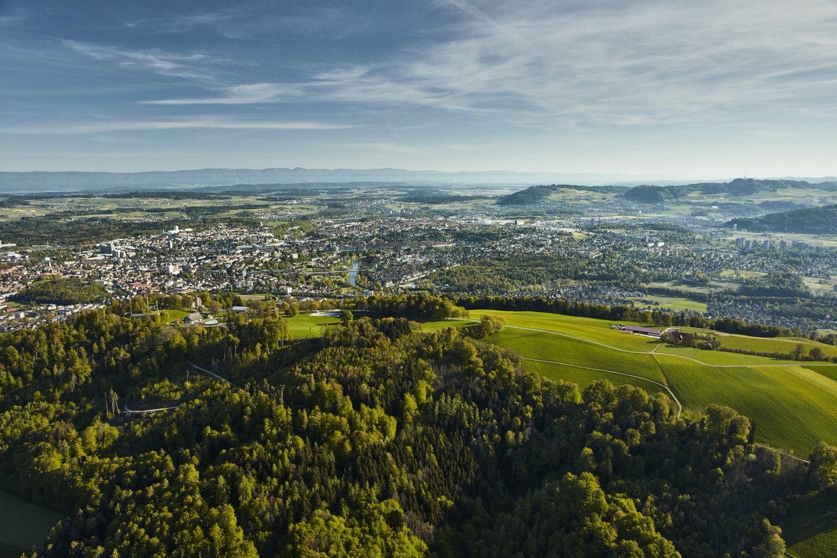 MySwitzerlandAR's tweet photo. يقع جبل ""جورتن"" المحلي
في بيرن بجوار المدينة مباشرة، ويوفر أنشطة ممتعة للكبار والشباب.
#visitbern #ilovebern #madeinbern
https://t.co/TYj9GYkYyT https://t.co/DrYjT4EYvk