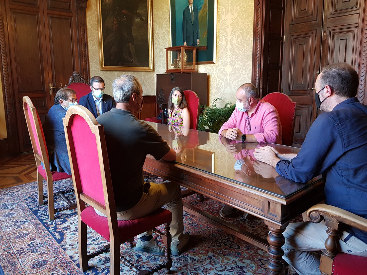 UIBuniversitat's tweet photo. 🤝  Signam un protocol de col·laboració amb l'@ajuntpalma per desenvolupar el Districte d'#Innovació al #NouLlevant.

🗣️ Crearem una mesa de treball permanent per garantir l’acceleració del projecte i intentarem implicar-hi altres institucions ➡️https://t.co/ANDBfPw3rj https://t.co/2Ki7fMRliB