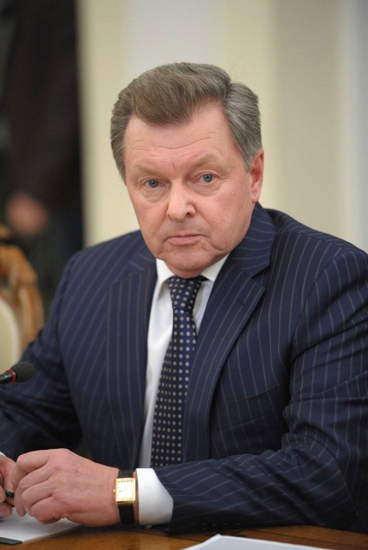 Needless to say, officials found ways to profit. Oleg Belaventsev — Putin’s ex-official representative in Crimea — was one of the big winners. Documents covering 17 ICDO projects show 3 companies linked to Belaventsev received 65% of all money the body spent on contractors. 5/