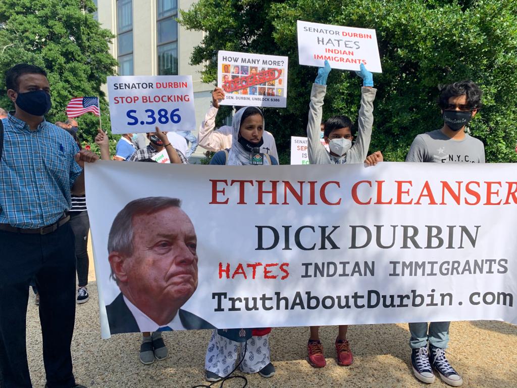 Py01Sk's tweet image. US declaration of Independence July 4, 1776 states,
""All men are created equal"" 
Forever Stamp on 'Equality' is evidence!
#ImmigrantsDieWhenDurbinLies #UnblockS386
@DickDurbin