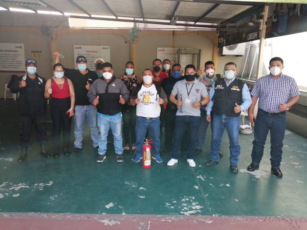 HomeroBurgos8's tweet photo. Día de capacitación en mi linda empresa Asevig Liderman siempre la mejor del Ecuador https://t.co/Nocysb0TVb