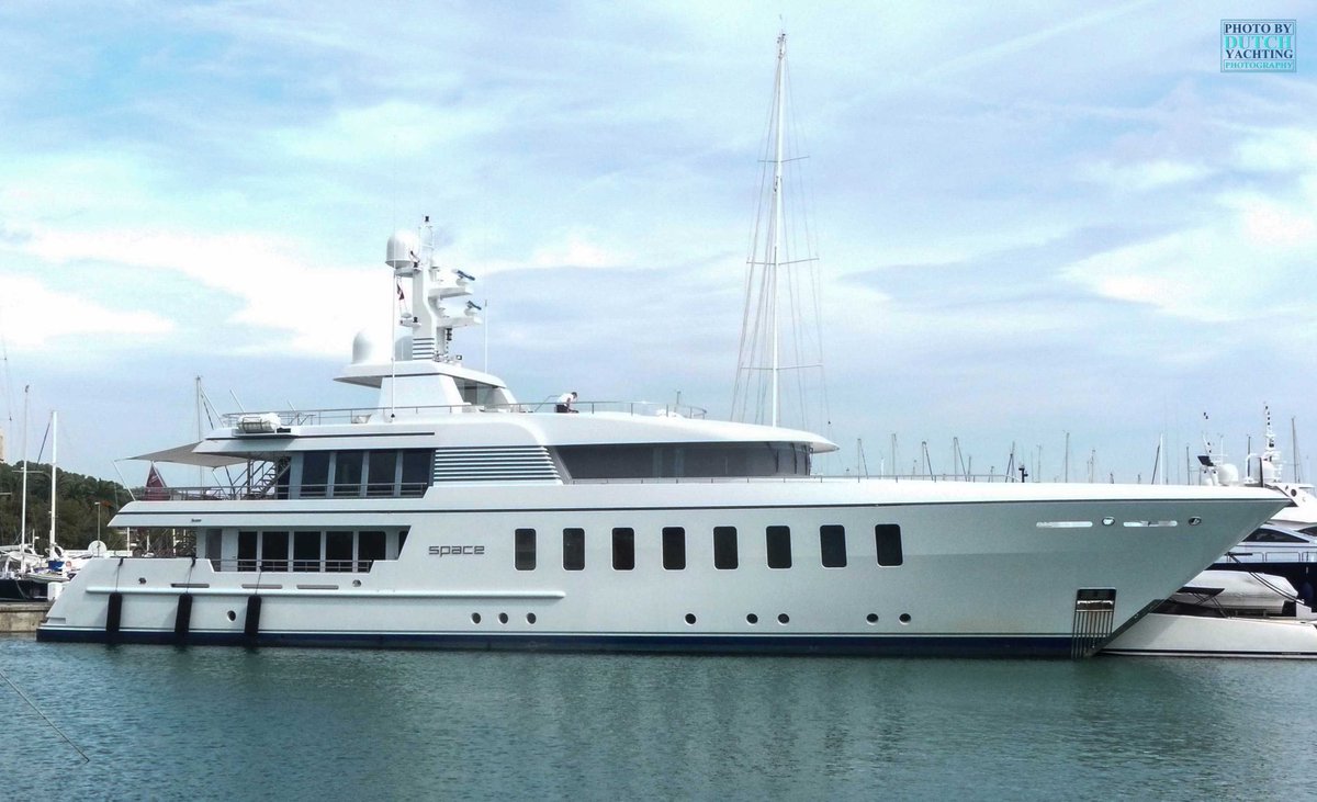 Dutchyachting's tweet photo. #Space was delivered by #Feadship after an #exterior #design by #Sinot Yacht Architecture & Design/ Studio De Voogt and an #interior by Donald Starkey in 2007. We took these images of the 44.65m / 146’6” #yacht in #PortVauban, #Antibes. Photos by @DutchYachting. https://t.co/fekr1jWIS7