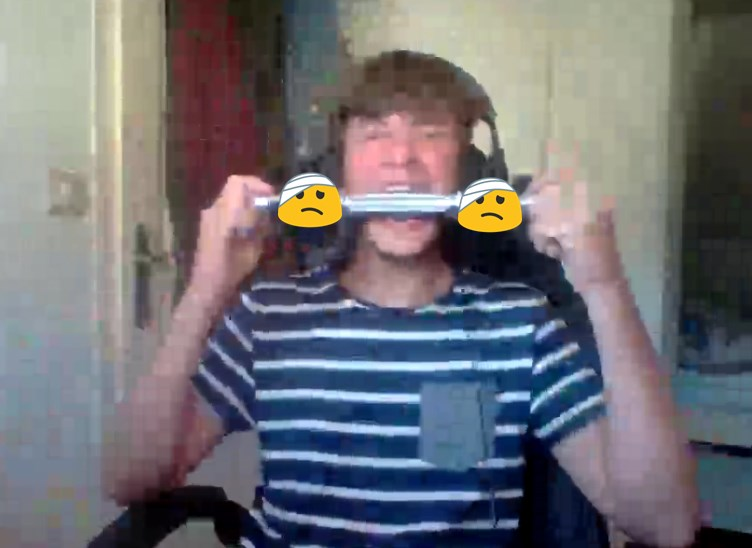 MarioC_TV's tweet photo. Quand le petit @Itwiizy2 se prend pour un athlète mais en réalité il ne fait que perdre du QI @ByxusMC_Net @NathaelBonnal 😂 https://t.co/DXA69Okfpa