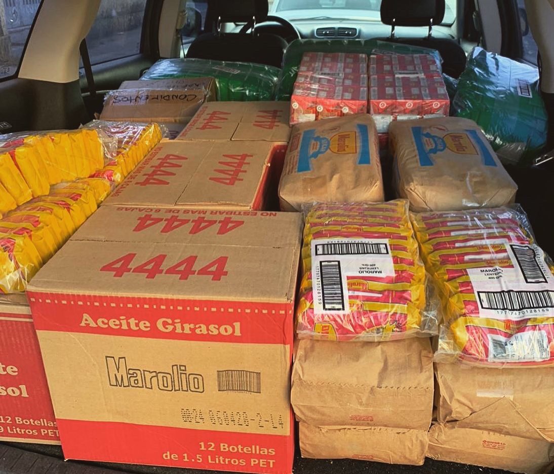 ongdtpt's tweet image. Gracias @fundmarolio y @GaliciaRSC por sumarse a los bolsones y #OllaPopular para las familias del barrio #LasFlores #VicenteLopez 💞💪🏼