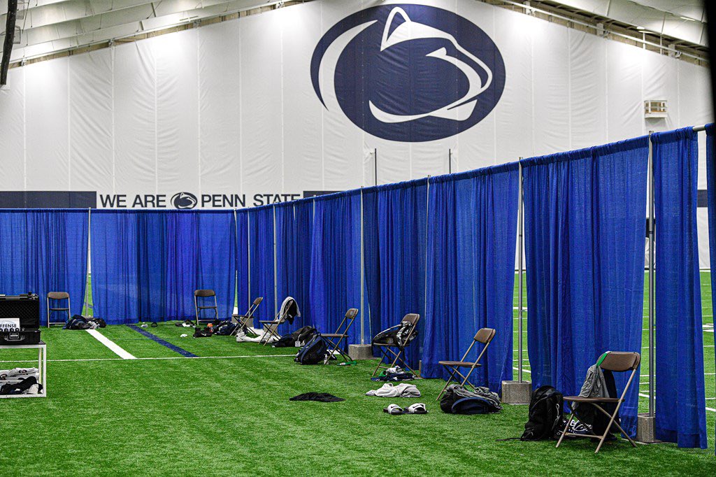 kat_gresham's tweet photo. I see you!! 💪🏽💪🏽 @_thegroovyone Great job to the @PennStateFball staff keeping the fellas safe and the facility clean!
#stackchips https://t.co/OlEXEBCyOj